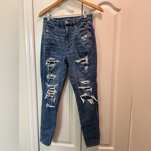 American Eagle distressed skinny jean in size 6